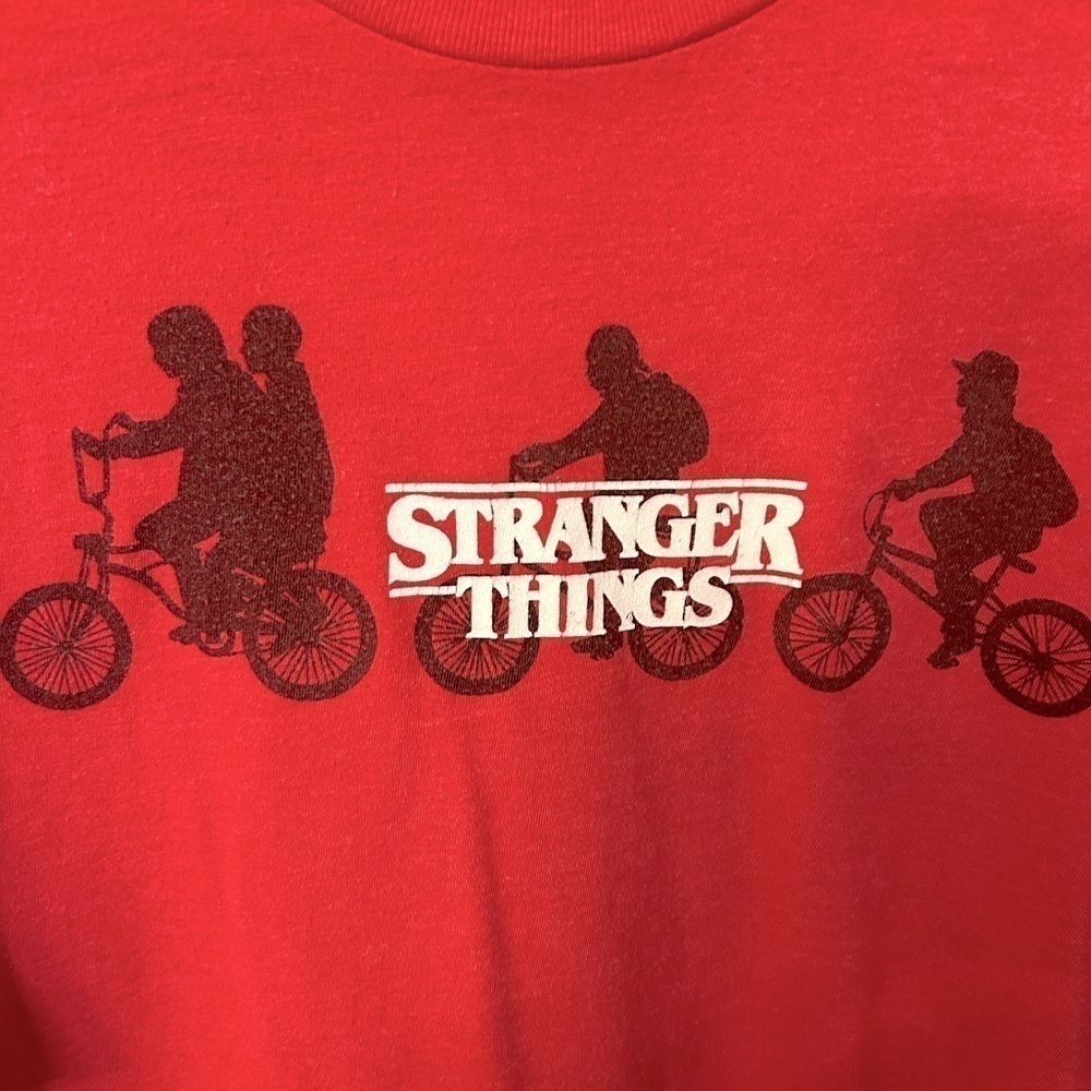 Stranger Things T-Shirt - Picture 2 of 4